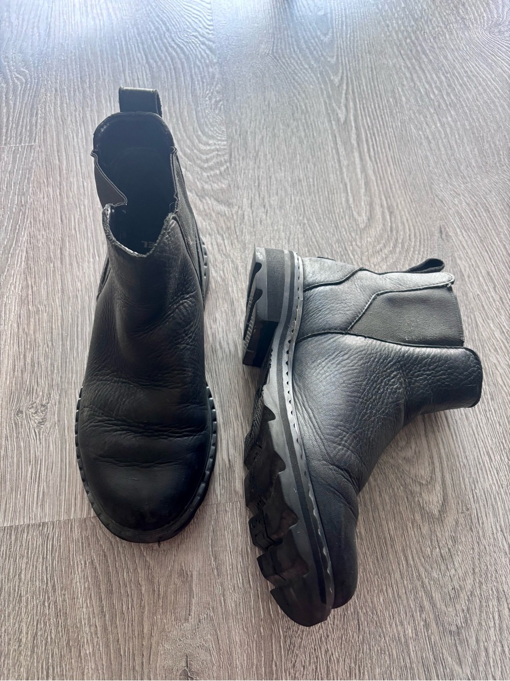 Sorel black leather boots